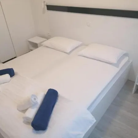 Ivan - Heated Pool Apartment *