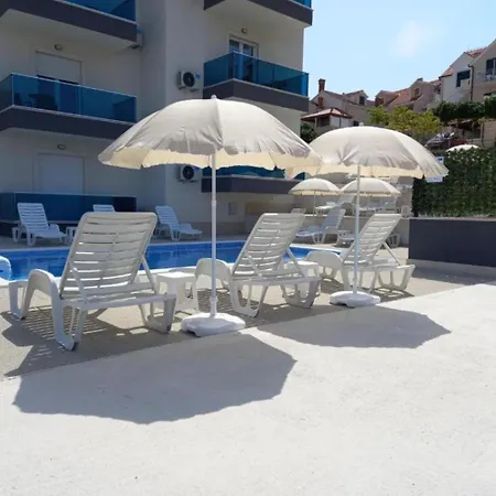 Ivan - Heated Pool Postira