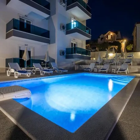 Ivan - Heated Pool Apartment *