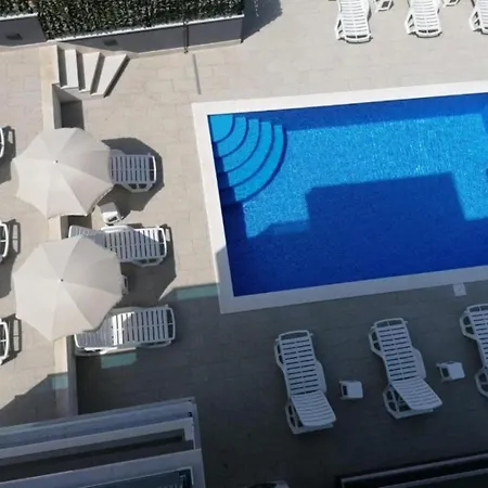 Ivan - Heated Pool