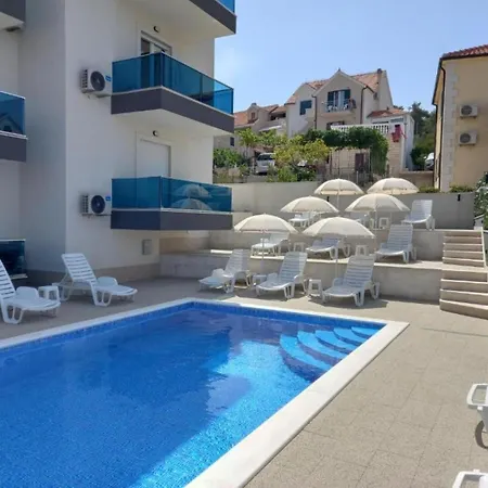 Ivan - Heated Pool Apartment