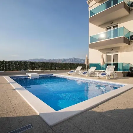 Ivan - Heated Pool