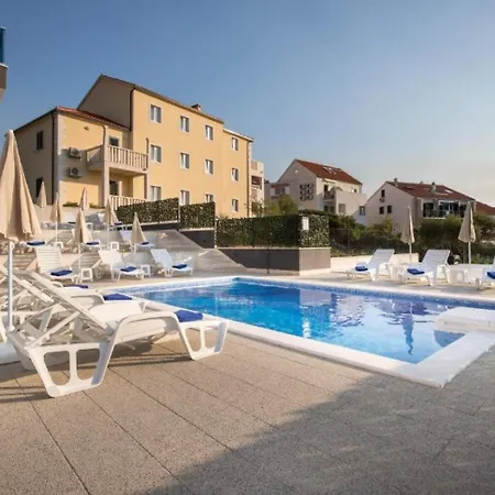 Ivan - Heated Pool Postira