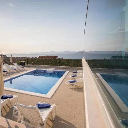 Ivan - Heated Pool